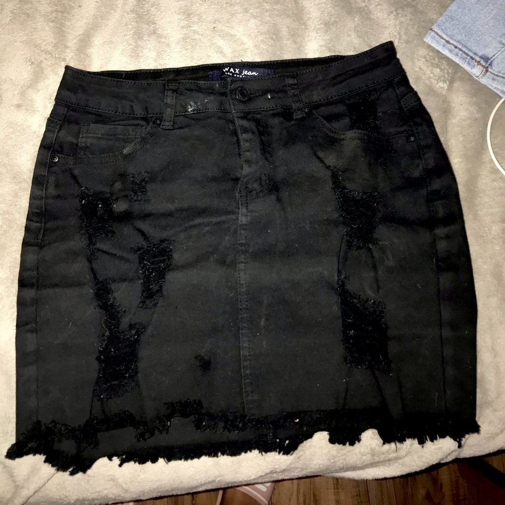 A very cute short skirt! With holes❤️‍🔥